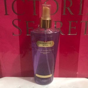 Romantic wish freesia & cucumber fragrance mist.